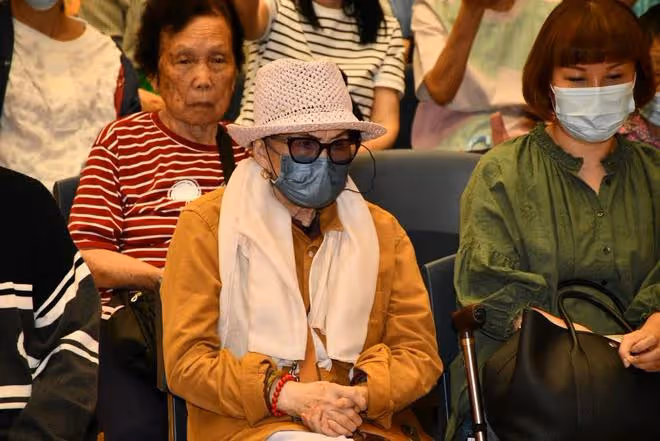 李玟二姐開始出圈：模仿李玟的經典動作，做李玟生前最愛的造型