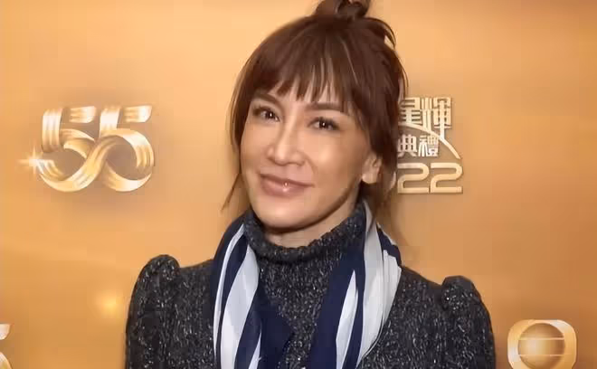 李玟二姐開始出圈：模仿李玟的經典動作，做李玟生前最愛的造型