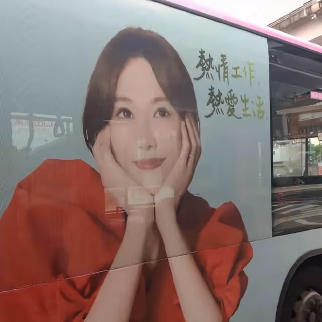 林志玲2024慈善年曆,將帶兒子和老公出鏡,一家三口幸福齊聚