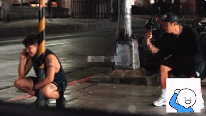 44歲歐弟深夜買醉,蹲路邊抱柱子顯悽慘,前妻剛被拍與小鮮肉曖昧