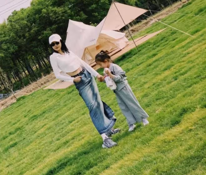 孫怡曬與女兒合照,6歲大福長成俏蘿莉,母女騎單車玩耍超有愛
