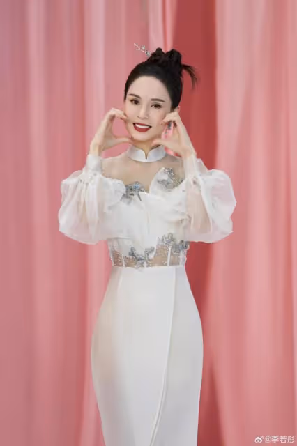 57歲李若彤罕曬素顏健身照，雙頰略鬆弛皺紋不明顯，狀態超年輕