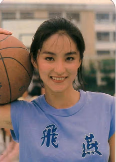 68歲林青霞現身松垮下垂像農村老婦人,跟69歲趙雅芝確實沒法比
