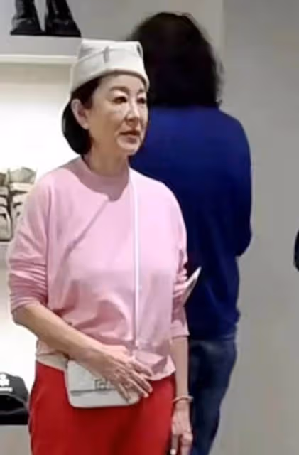 68歲林青霞現身松垮下垂像農村老婦人,跟69歲趙雅芝確實沒法比