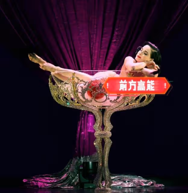 為LV家豪門公子去跳脫衣舞?Lisa拒絕跟公司續約,這是玩歡脫了吧