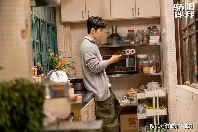 《驕陽伴我》盛陽帶簡冰回家過夜,意外被羅美娟發現,當場氣出心梗住院
