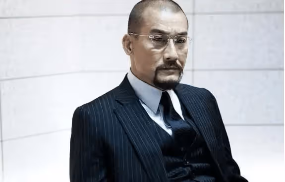 江嘉年,在梁家輝的手裡,一直都是他的掌上明珠。