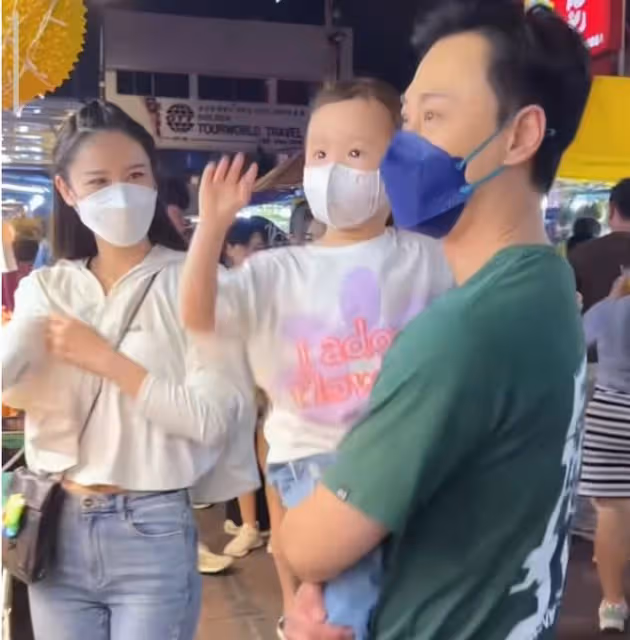張馨月帶女兒探班老公,林峯吻老婆抱愛女,小Luna無碼正臉像爸爸