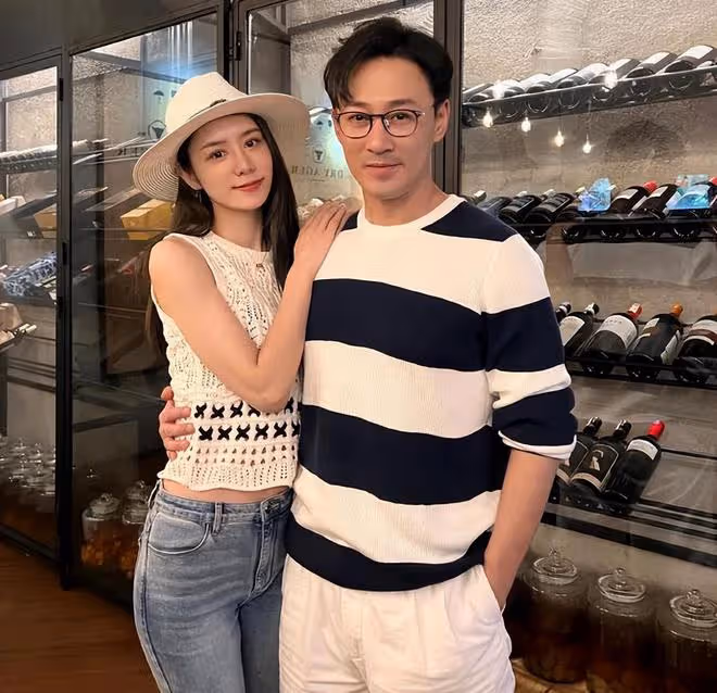 張馨月帶女兒探班老公，林峯吻老婆抱愛女，小Luna無碼正臉像爸爸