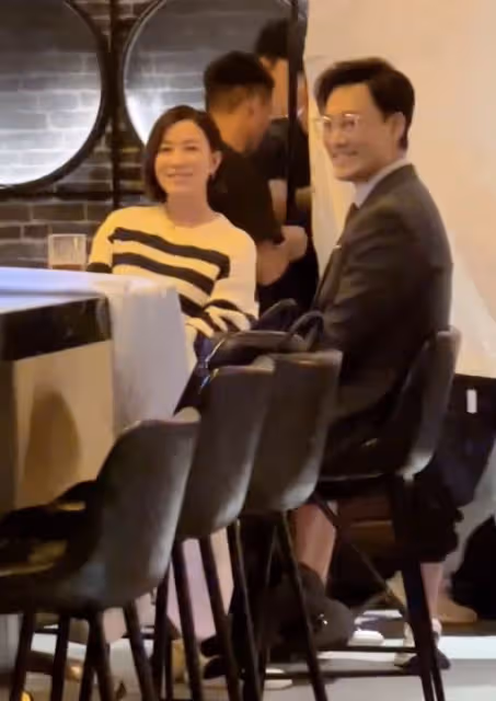 林峯陪妻女游馬來西亞，女兒正面照首曝光，47歲歌手阿牛久違現身