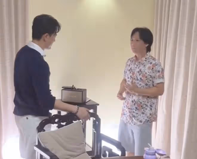林峯陪妻女游馬來西亞，女兒正面照首曝光，47歲歌手阿牛久違現身