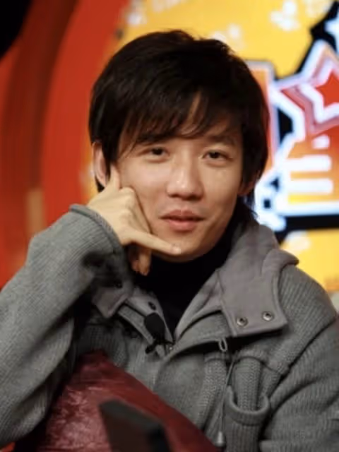 林峯陪妻女游馬來西亞，女兒正面照首曝光，47歲歌手阿牛久違現身