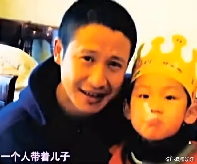 他是著名演員,被前妻嫌窮拋棄,40歲帶孩子娶女明星,如今超幸福