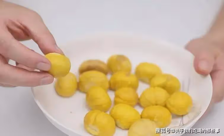 板栗殼不好剝?教你一招,多做2步,硬殼一摳就掉,好吃還不粘皮