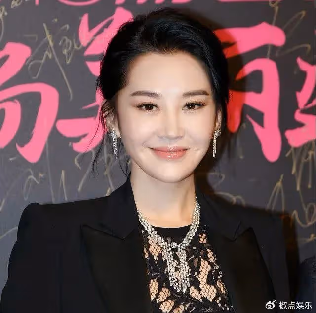 「風流成性、老少通吃」,她一生撩漢無數卻單身,54歲仍豐腴迷人