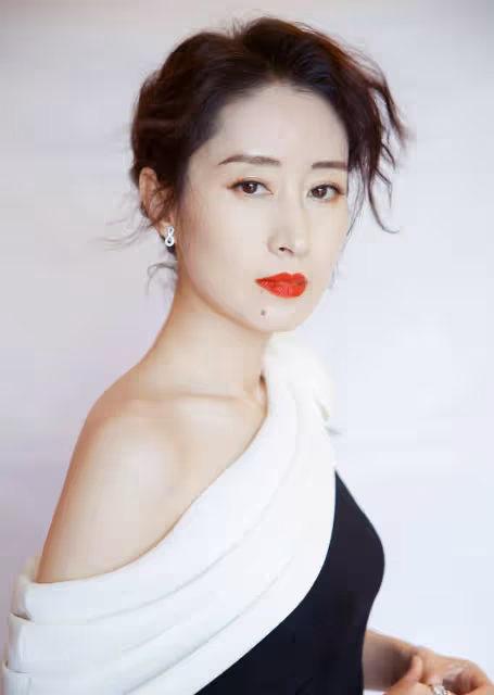 從紅得發紫,到千夫所指,又一位國產女演員跌落神壇,經歷了什麼