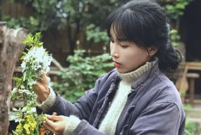 李子柒停更501天後露面，臉僵嘴歪疑整容，官宣新身份惹怒網友