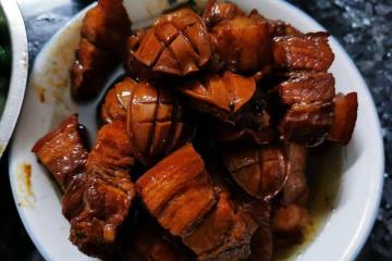 鮑魚燜肉的做法