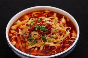 很有食慾的一道家常菜，水煮千張，色澤紅亮，香辣下飯