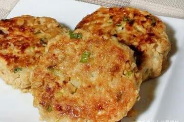 雞肉豆腐餅、香蕉酥，外香里嫩，可以當零食也能給孩子當主食