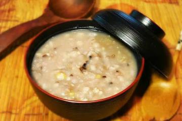 美食精選:黑米大麥小麥粥,辣炒紅薯苗,香芹醬香乾,鍋巴牛肉