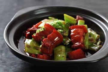 美食精選:豆角小燉肉,海帶雞蛋卷,焗烤堅果牛油果,雷筍炒肉片