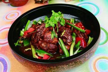 美食精選：紅燒雞塊，豌豆牛肉粒，番茄燉土豆胡蘿蔔