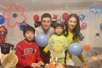 楊子與前妻的女兒在奶奶家過年,罕曬自拍和豪宅,黃聖依也在婆家