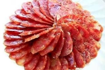 香腸肉皮焦脆,肉質晶瑩剔透,不油不膩營養美味,一家老小都愛吃