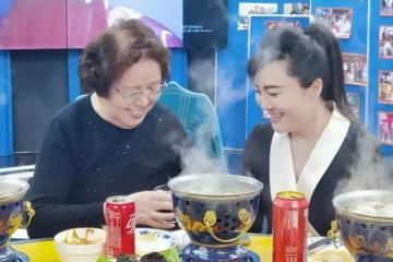 趙忠祥去世三周年追思會：遺孀與眾人笑著聊他的點滴，倪萍也笑了
