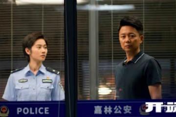 劉奕君靠《開端》爆火成男神，卻在舞台揩油小鮮肉，結局沒想到