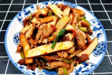 豆乾炒肉,超下飯的哦~