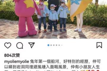 43歲胡杏兒帶娃逛海洋公園,三個兒子穿兄弟裝,熱鬧如同開幼兒園