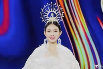 被稱「中國第一美女」，懷胎6月上春晚，拒絕30億豪門，嫁真愛