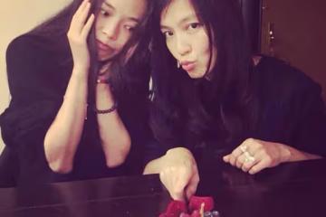 舒淇馮德倫為林熙蕾女兒發紅包，笑得一臉慈愛，結婚6年無兒無女