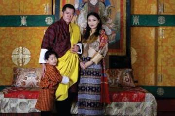 取代表姐嫁給不丹國王，結婚11年照顧4位太后，佩瑪王后過得如何