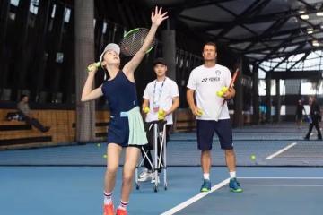 森碟網球比賽首戰晉級,2比0擊敗新加坡選手,曾因練習腳磨出水泡