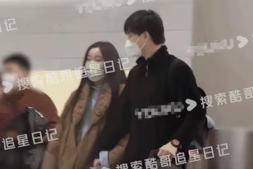 李川攜錘娜麗莎合體現身機場，十指緊扣甜蜜相擁，同回寓所疑同居