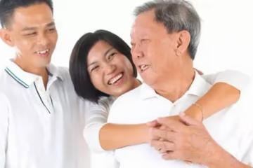 55歲女兒將75歲母親趕出家門：我養你行，可不能連你兒子也養吧？