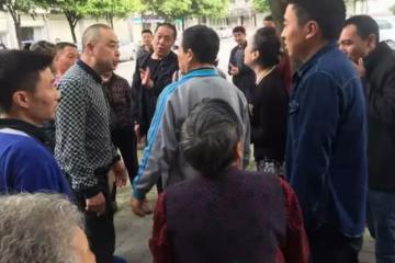 23年前女兒生病沒錢治療，父親有錢不借，如今卻要女兒出錢贍養