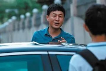 記者：那麼火，今年收入很高吧？張頌文說：扣完稅不過百萬