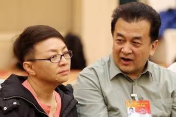 當年黃宏在春晚後台直接親了宋丹丹一口,宋丹丹卻說:我恨死你了