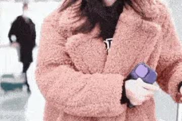 熱巴穿著大腹便便突然返璞歸真，網友：能看到肚子了