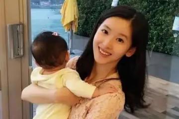劉強東二胎得子，獨自回國立即工作幹勁十足，老來得子心情大好！