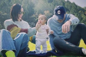 李亞鵬一家三口慶元宵，1歲夏夏開心放花燈，嬌妻被贊比王菲靠譜