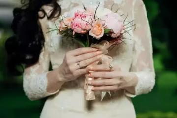 男友30萬交婆婆管，結婚要錢被拒，婆婆：只給3萬，婚房你娘家買