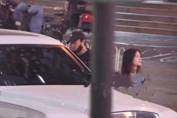 越愛越高調!44歲陳思誠摟著23歲女友逛街吃家鄉菜,女生頻頻撒嬌