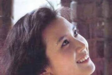 她是第一個金鷹影后,卻為事業放棄愛情,如今60歲仍是單身