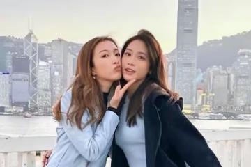 郭嘉文離開李澤楷恢復單身生活,站在香港的海邊拍攝新年近照