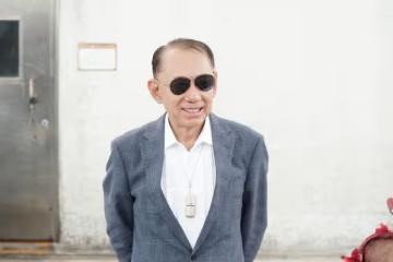 79歲英皇老闆楊受成豪宅曝光,阿Sa容祖兒現身開趴,花園可納百人